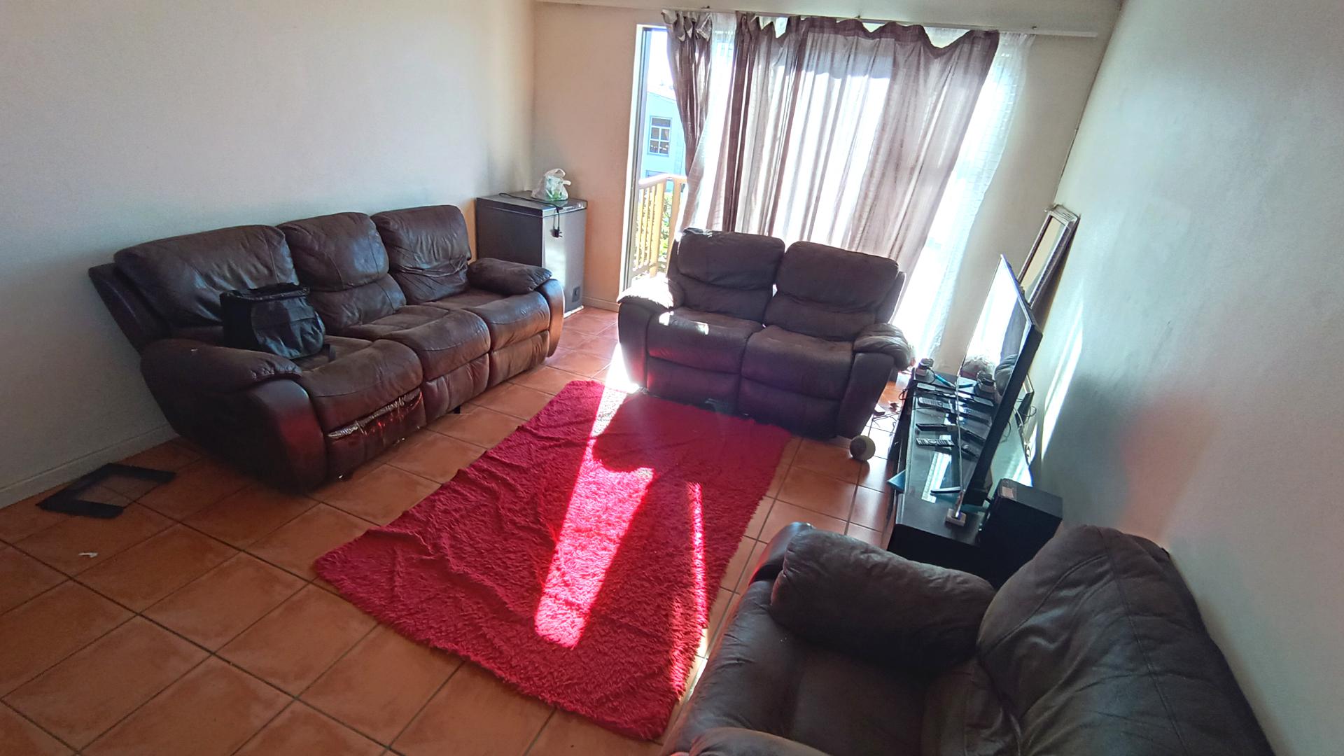 Lounges - 20 square meters of property in Parklands