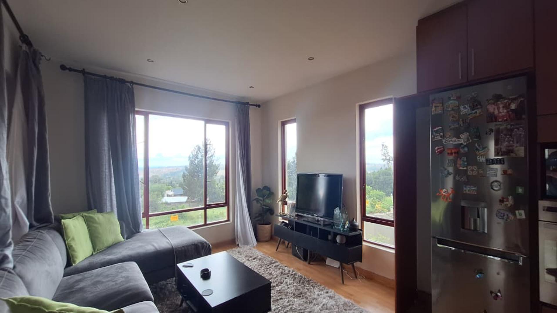 Lounges - 14 square meters of property in Allen’s Nek