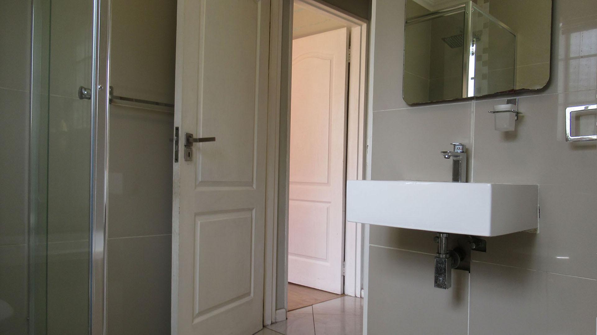 Bathroom 1 - 7 square meters of property in Elandspark