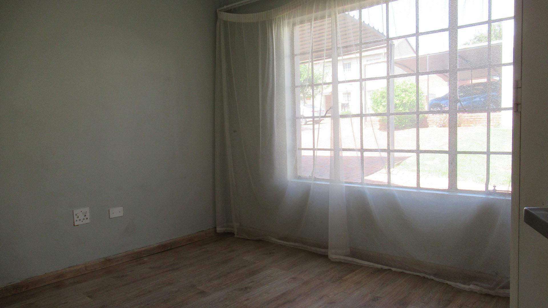 Bed Room 2 - 12 square meters of property in Elandspark