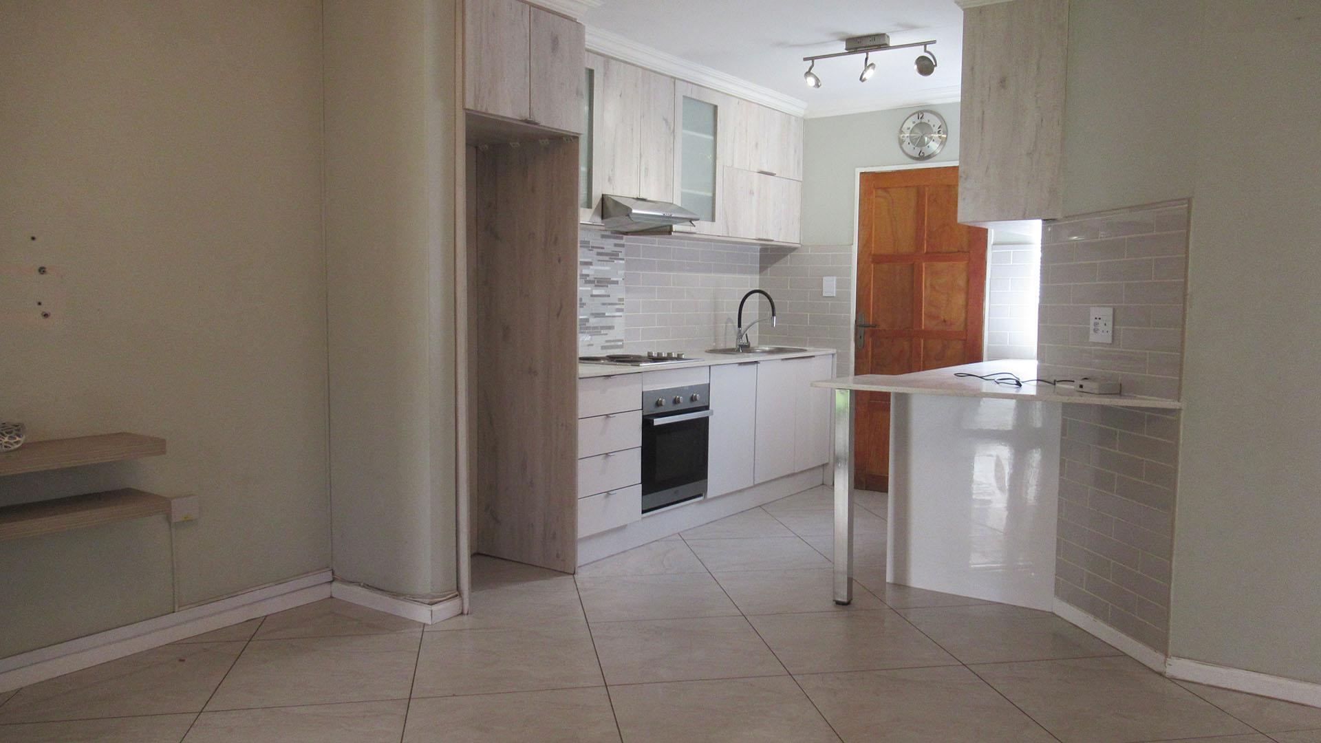 Lounges - 15 square meters of property in Elandspark