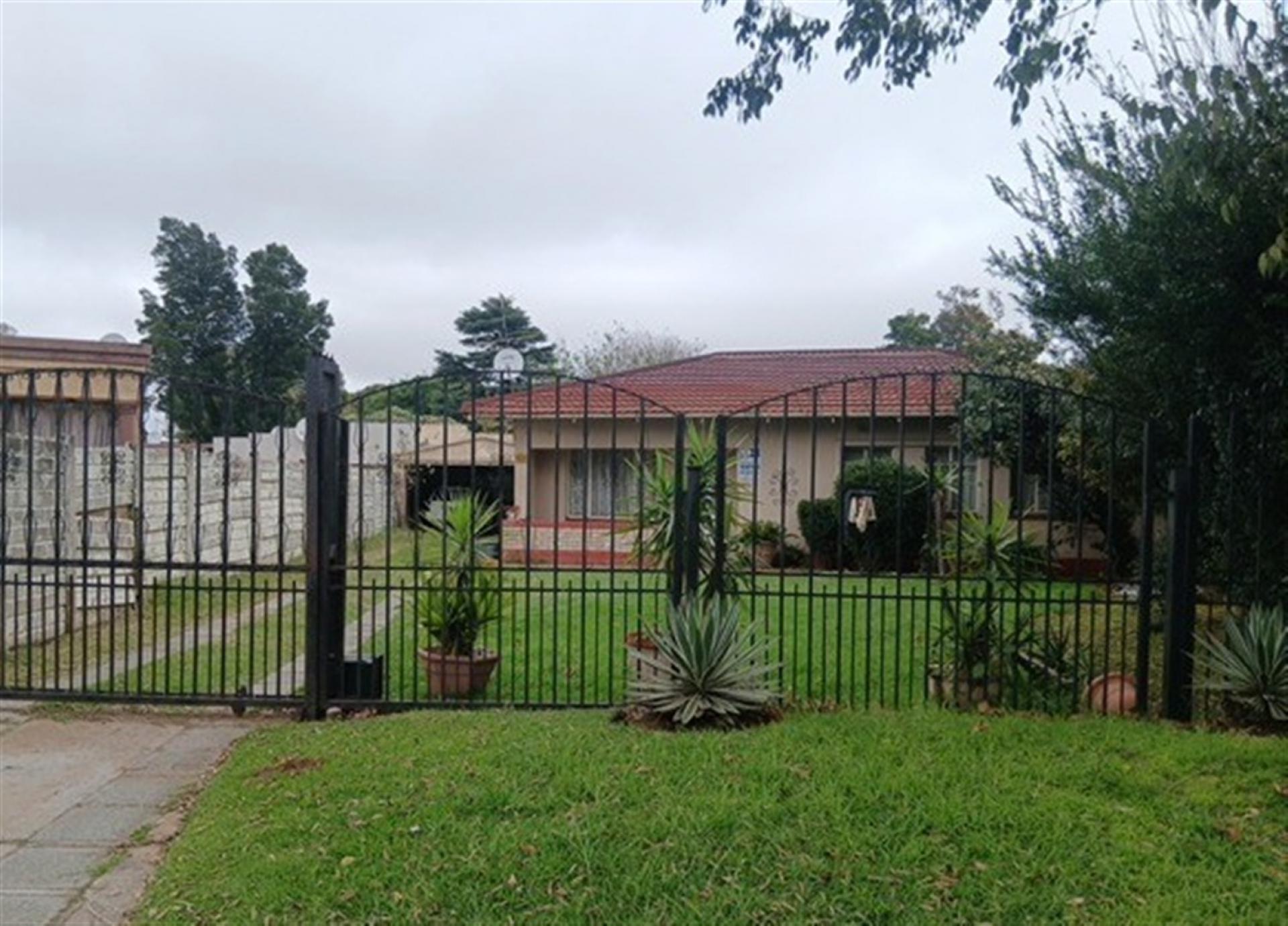 Front View of property in Crown Gardens