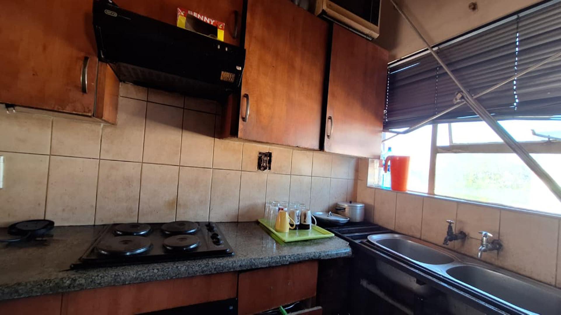 Kitchen - 8 square meters of property in Germiston South