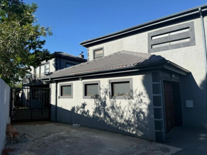 5 Bedroom House for Sale For Sale in South Crest - MR707200