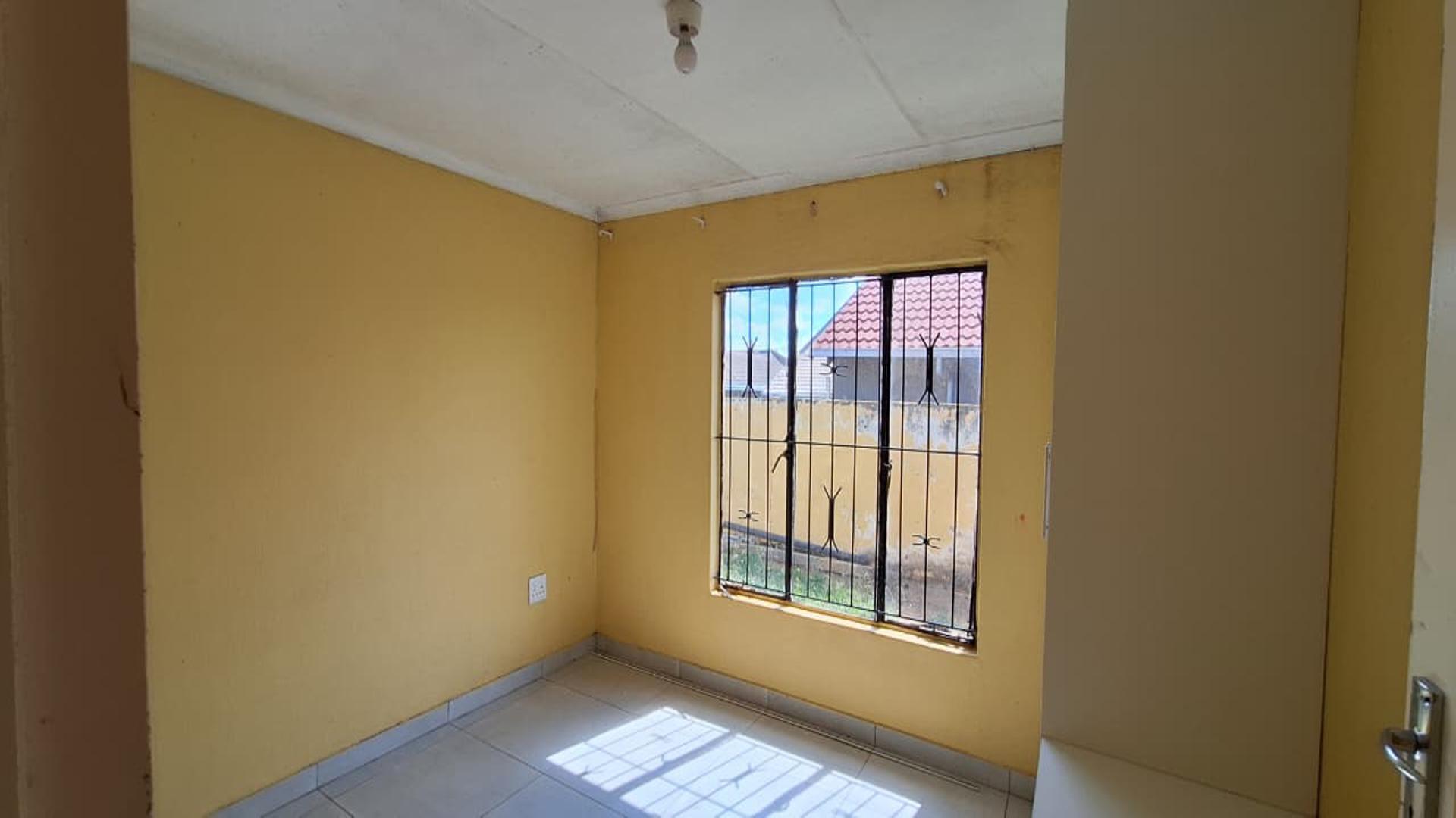 Bed Room 1 - 12 square meters of property in Ennerdale