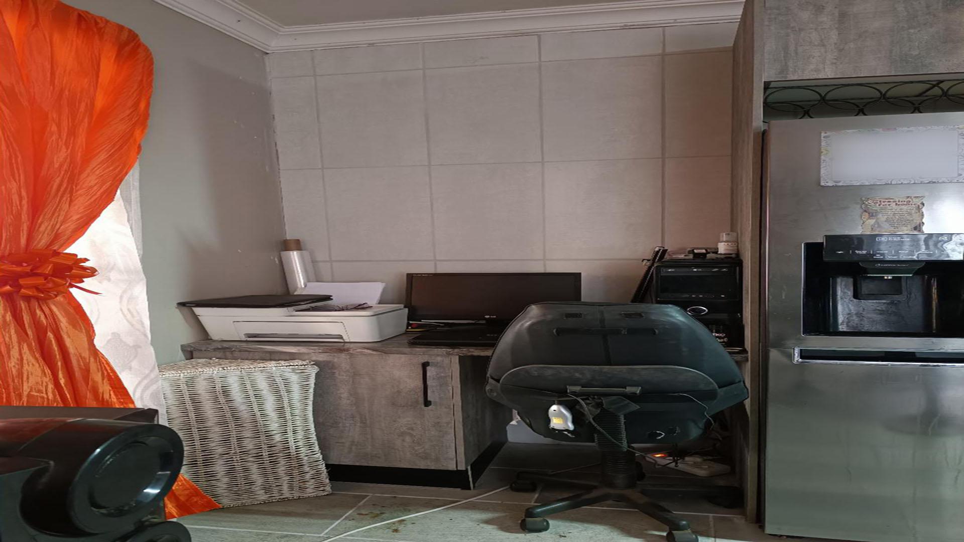 Spaces of property in Wolmer