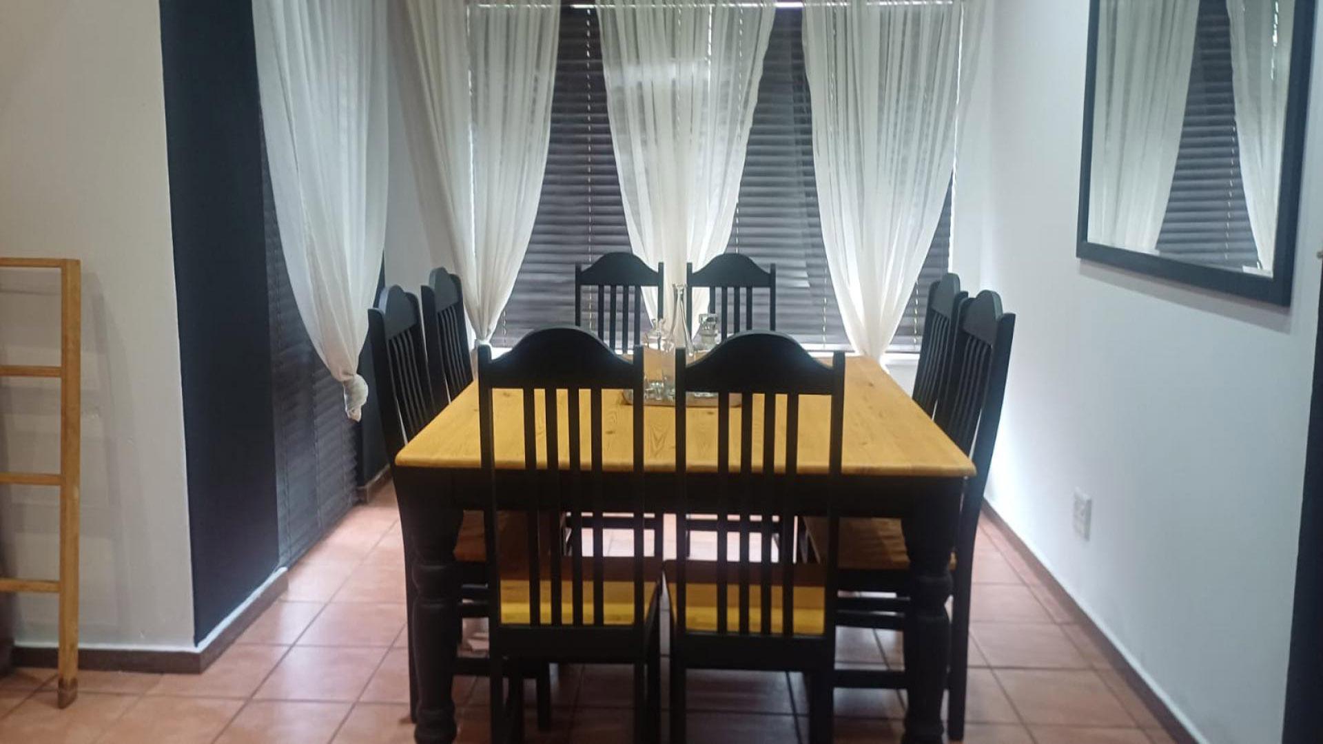 Dining Room of property in Raceview