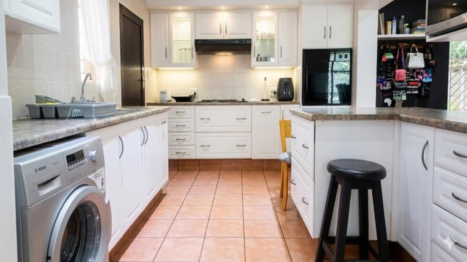 Kitchen of property in Raceview