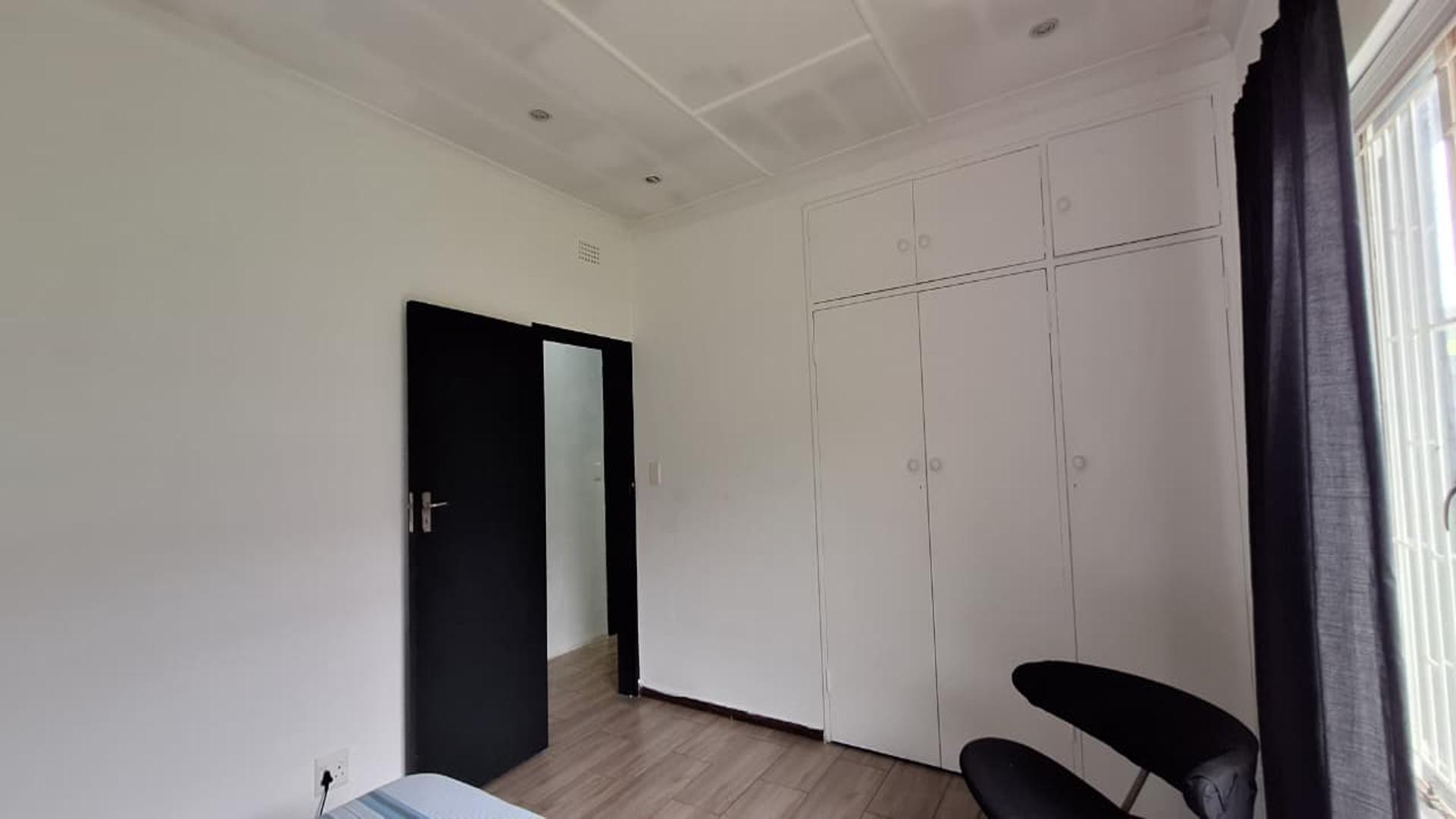 Bed Room 2 - 16 square meters of property in Raceview