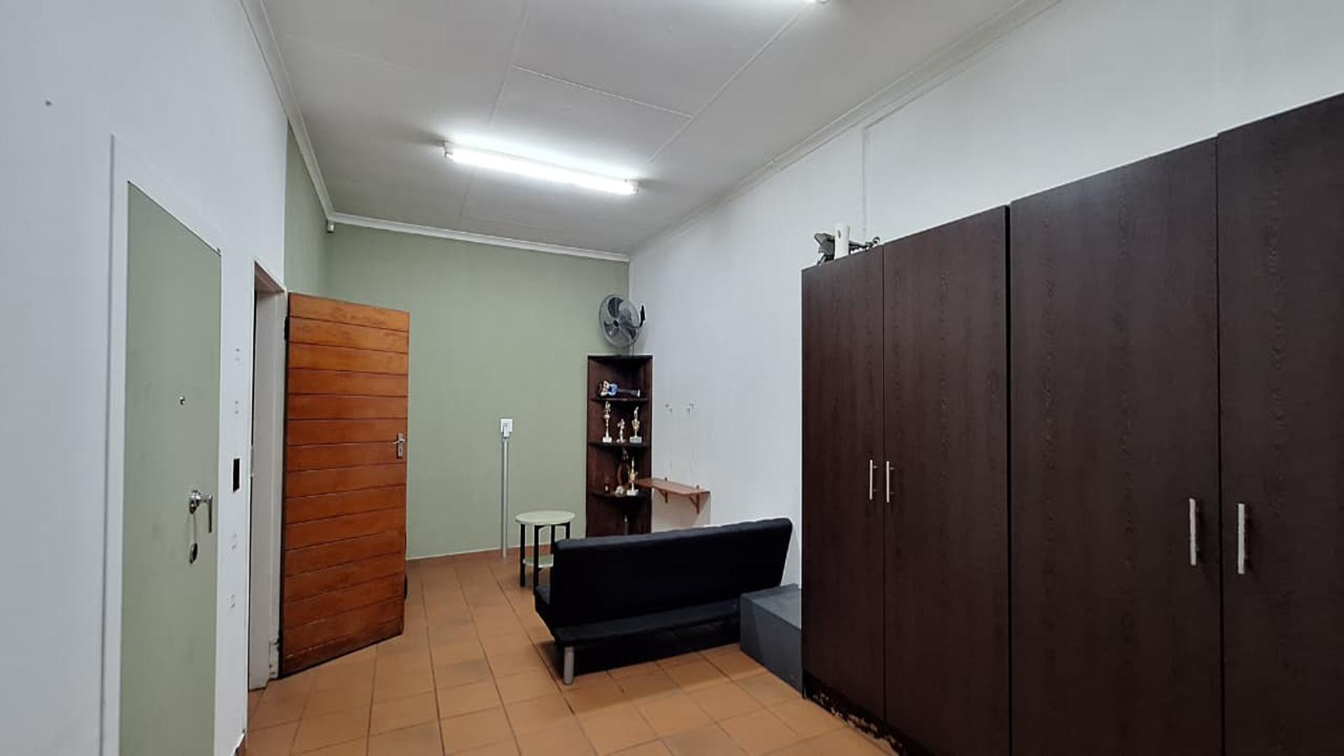 Spaces - 75 square meters of property in Raceview