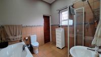 Bathroom 2 - 12 square meters of property in Raceview