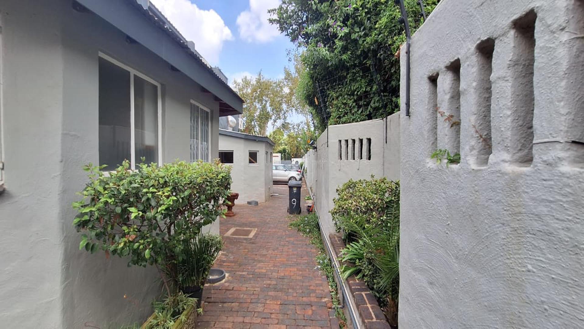 Front View of property in Albertville