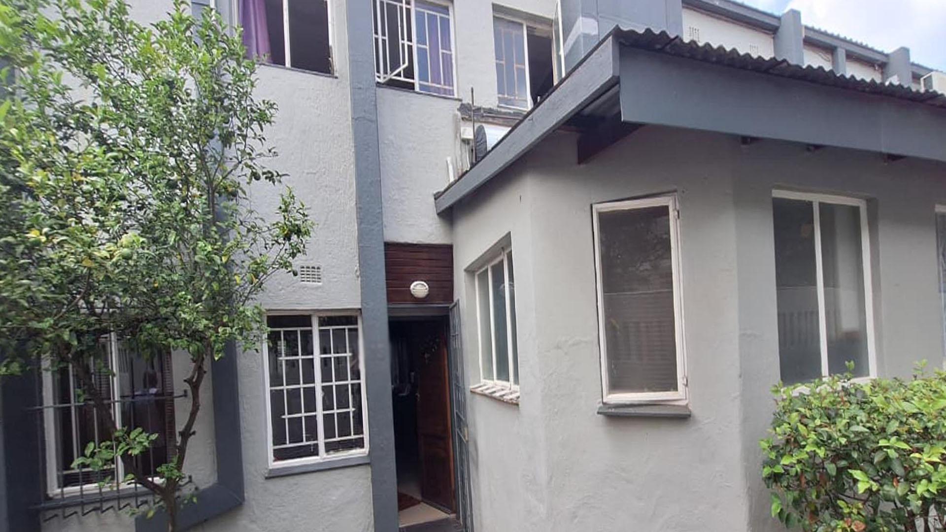 Front View of property in Albertville