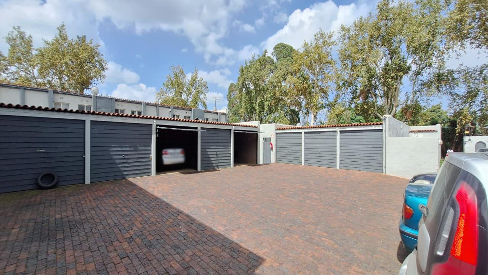 Front View of property in Albertville