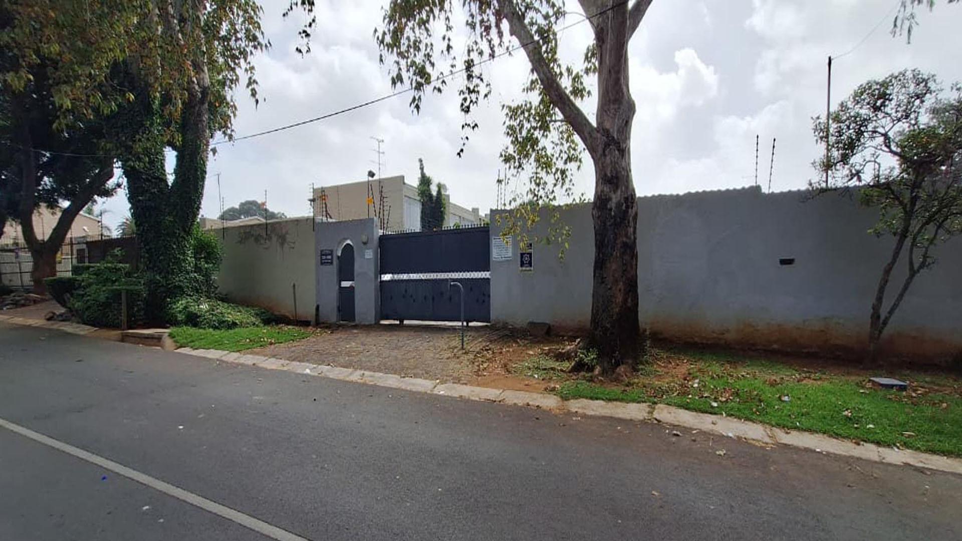 Front View of property in Albertville