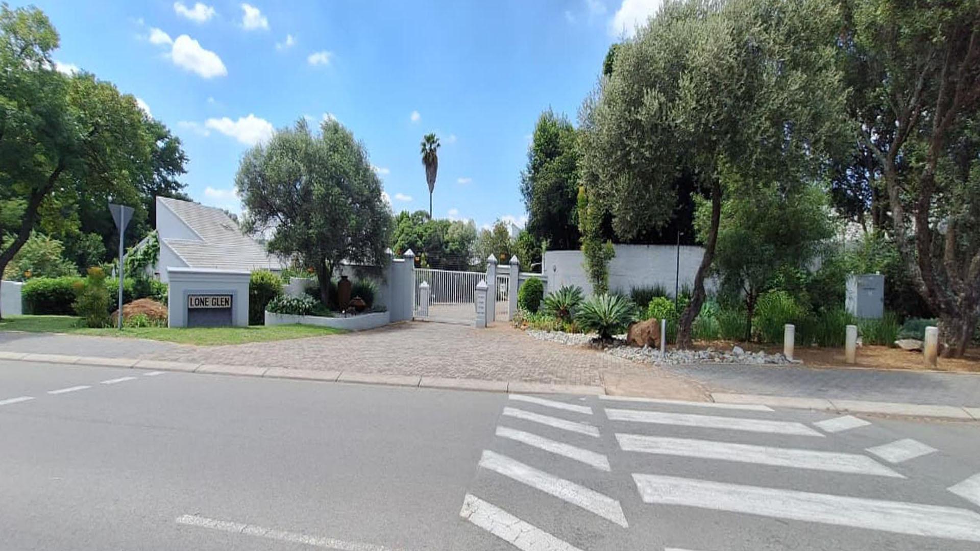 Front View of property in Lone Hill