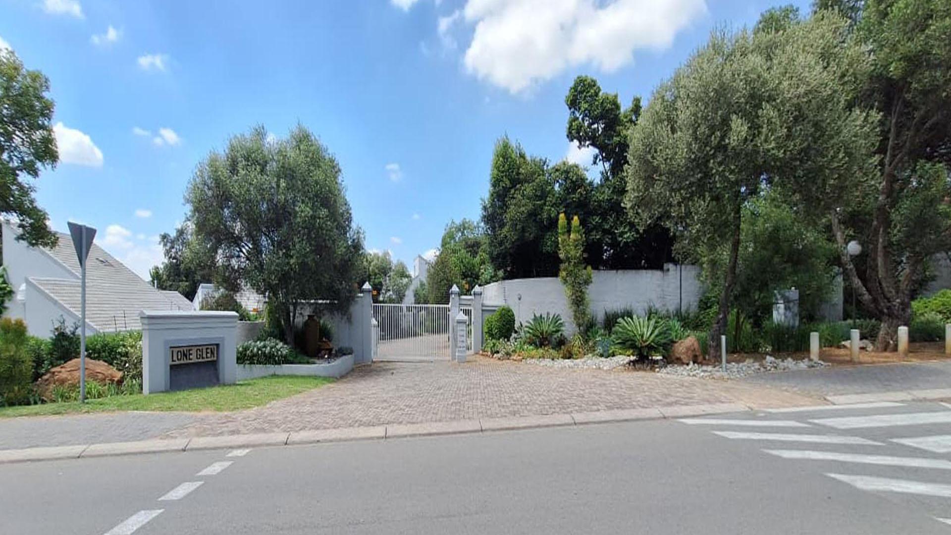 Front View of property in Lone Hill