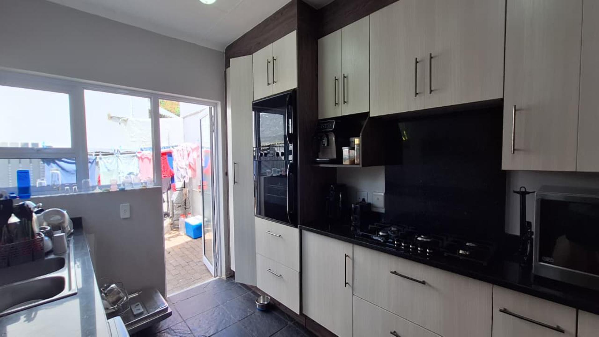 Kitchen - 15 square meters of property in Lone Hill
