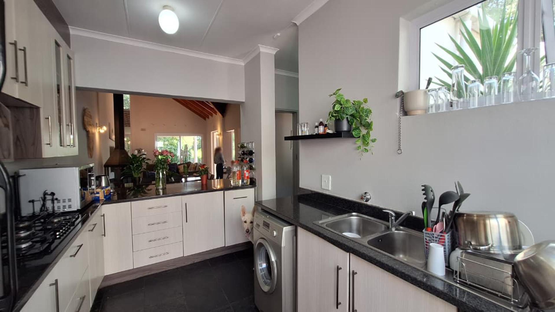 Kitchen - 15 square meters of property in Lone Hill