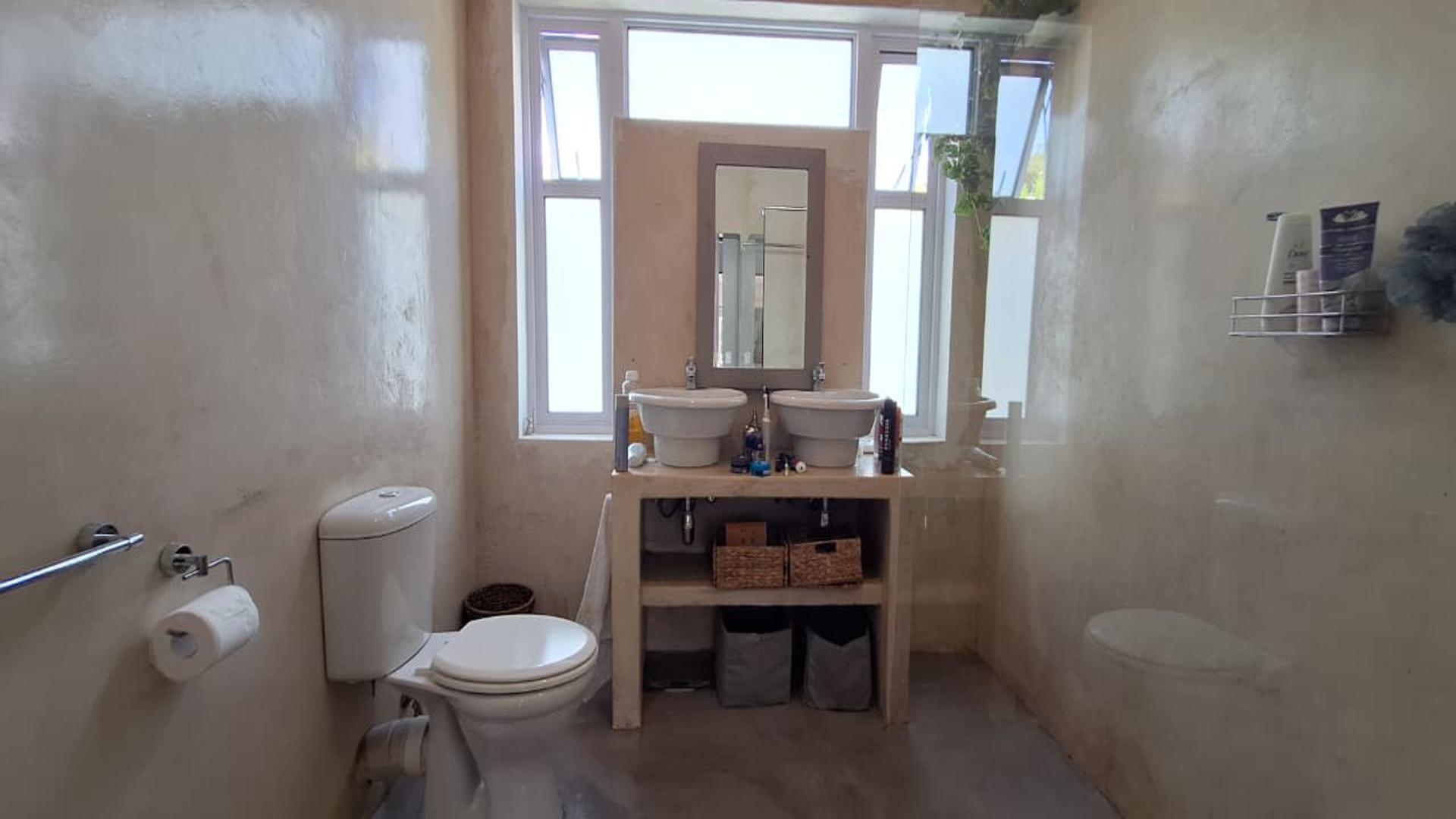 Main Bathroom - 7 square meters of property in Lone Hill