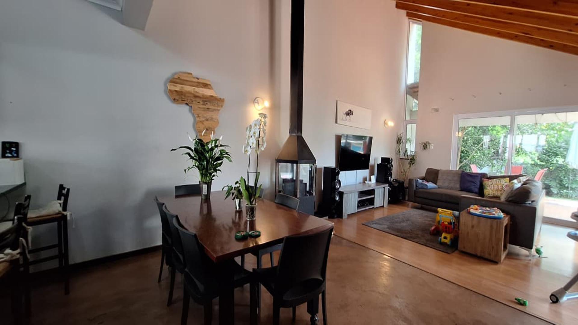 Dining Room - 19 square meters of property in Lone Hill