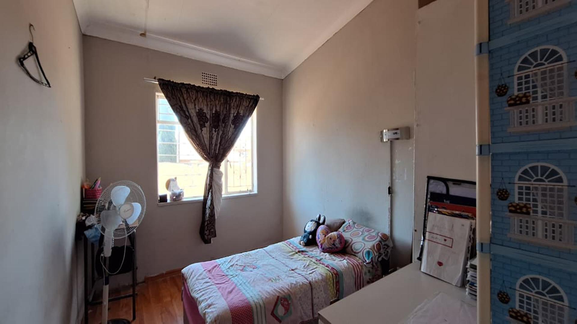 Bed Room 2 - 11 square meters of property in Rothdene