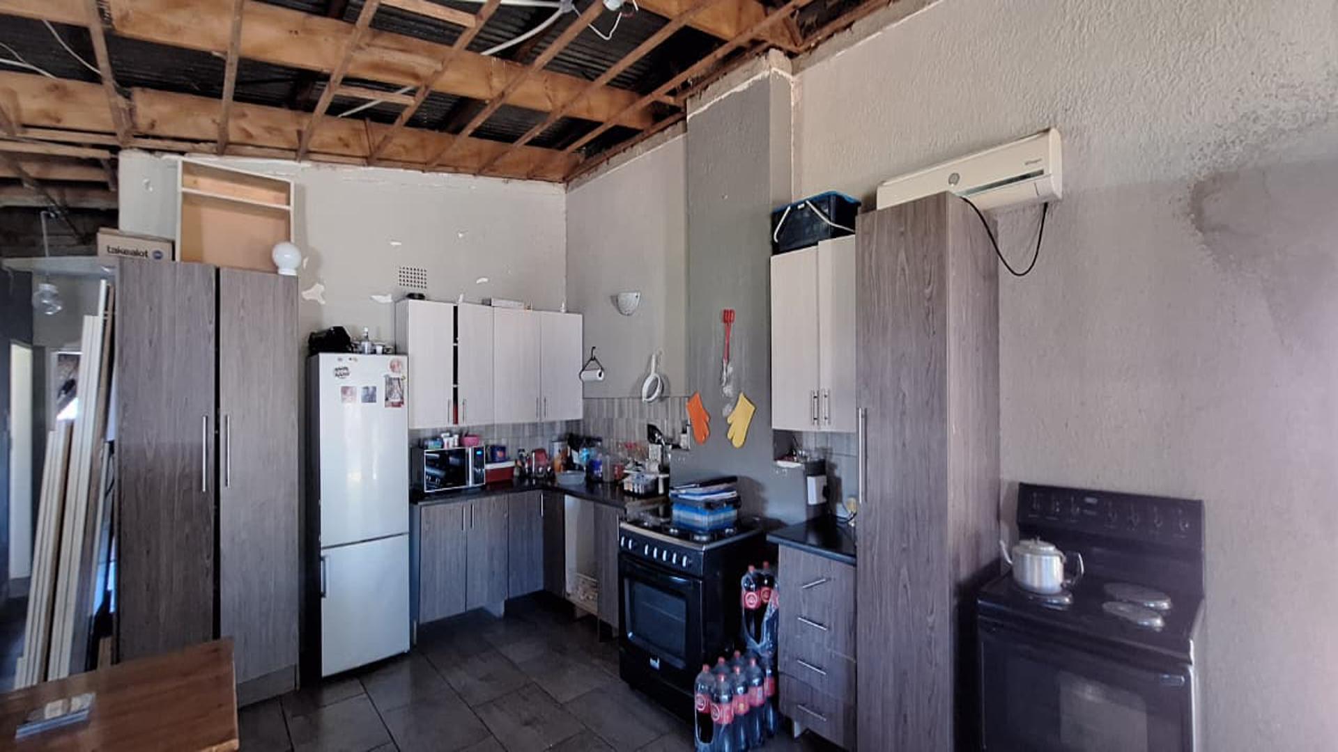 Kitchen - 34 square meters of property in Rothdene