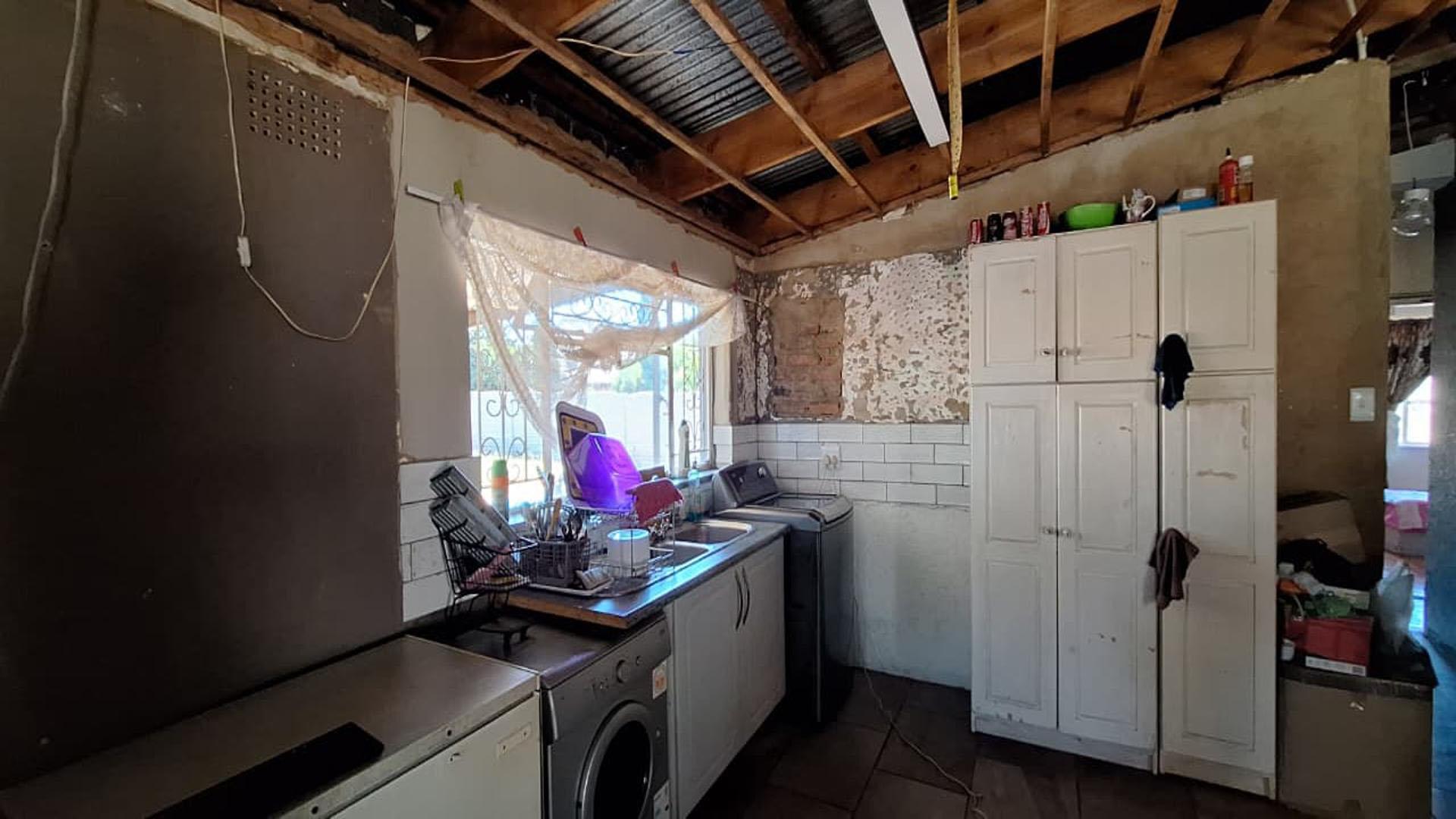 Kitchen - 34 square meters of property in Rothdene