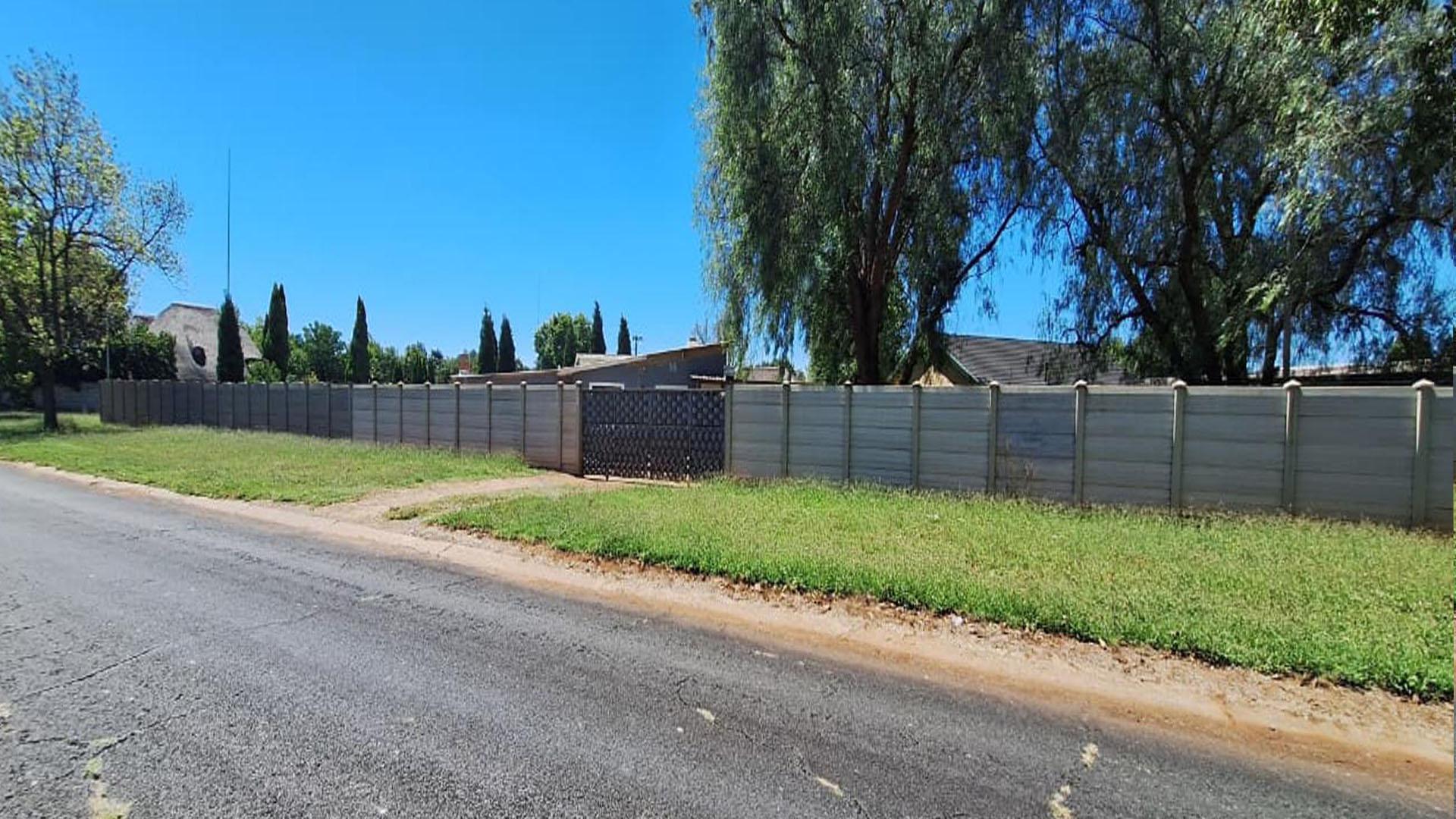 Front View of property in Rothdene