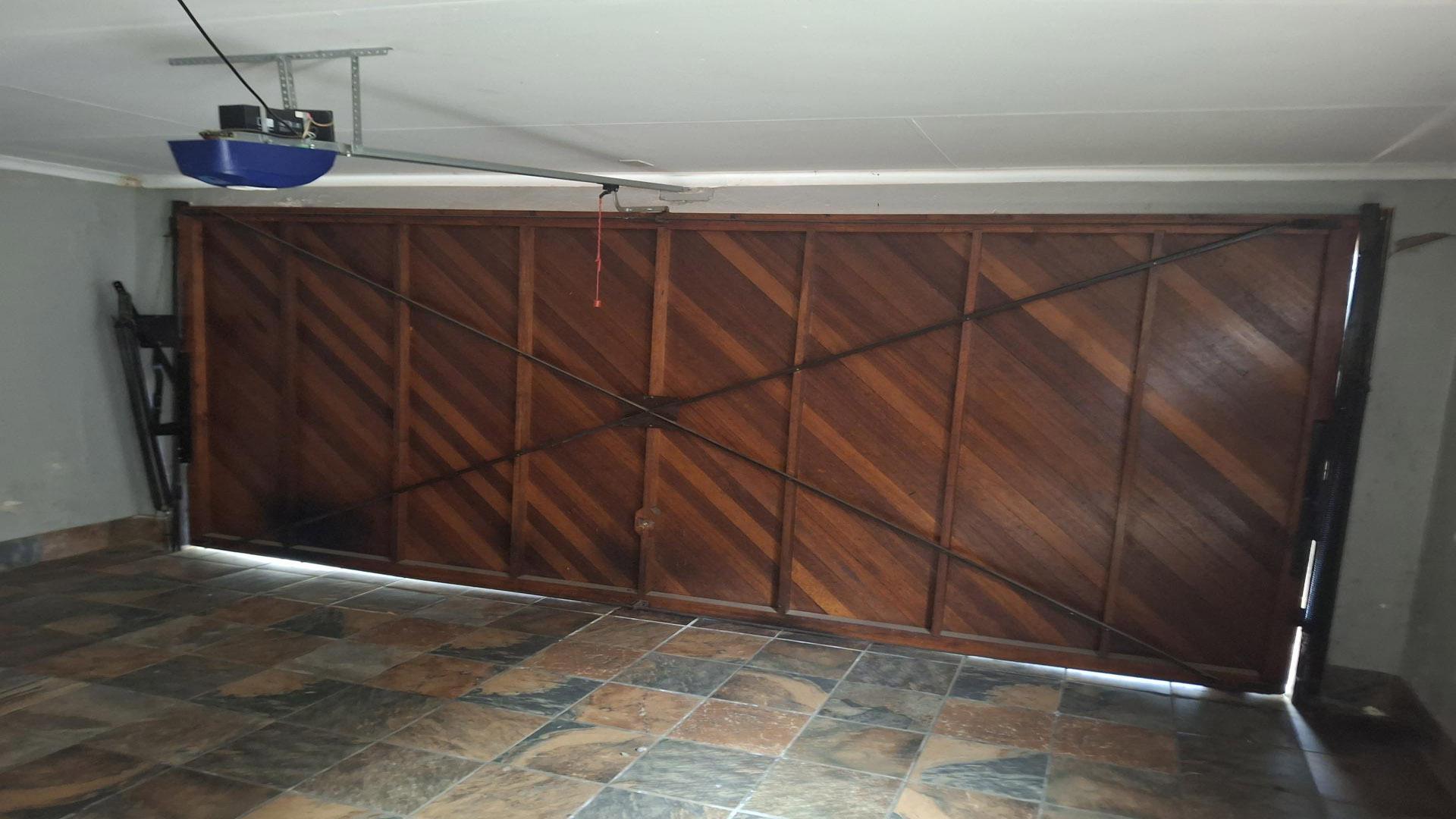 Garage of property in Bassonia