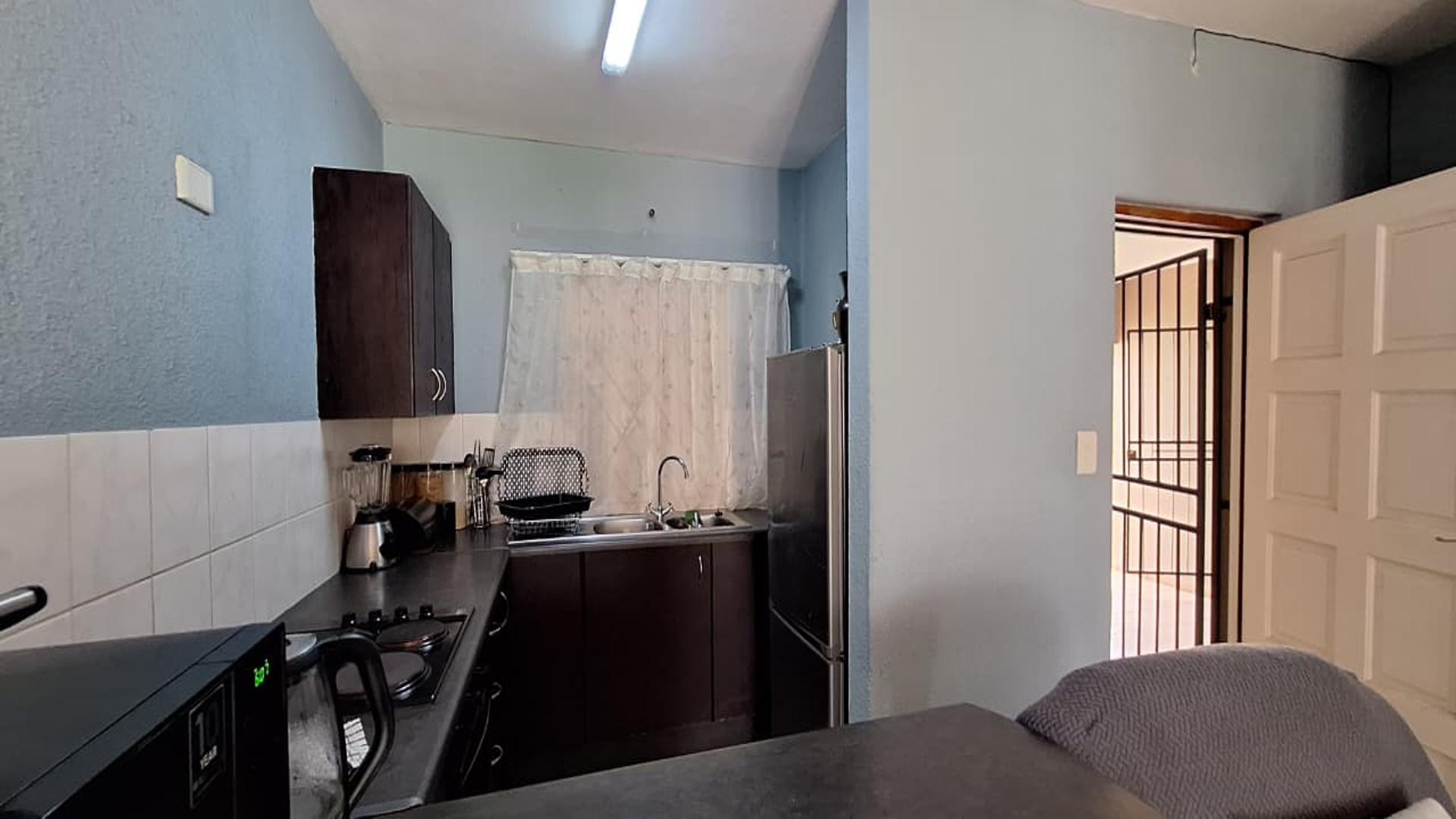 Kitchen - 8 square meters of property in Willowbrook