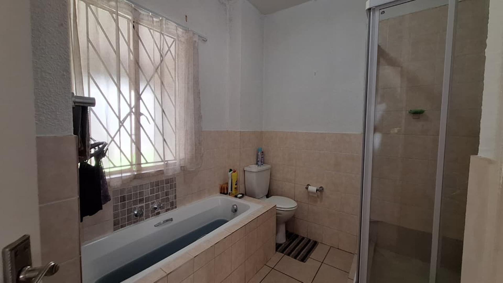 Bathroom 1 - 8 square meters of property in Willowbrook