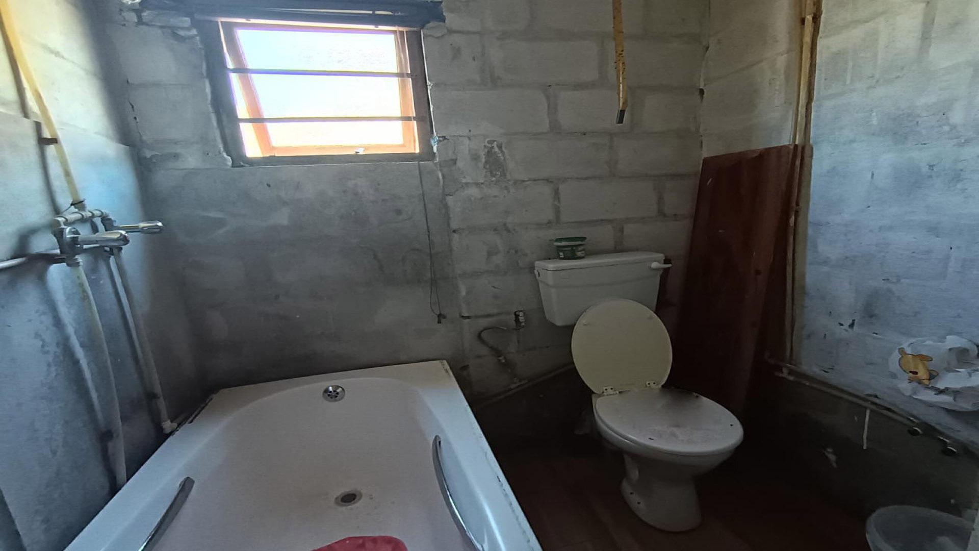 Bathroom 1 of property in Mitchells Plain