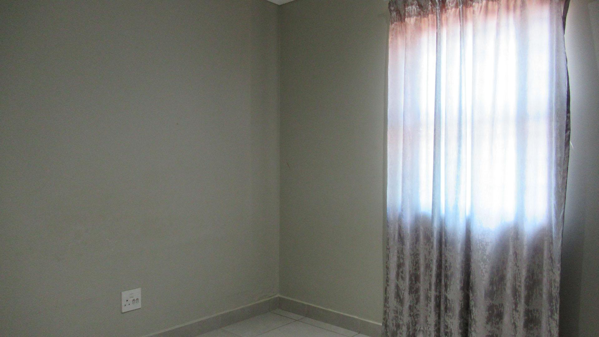 Bed Room 1 - 9 square meters of property in Cosmo City
