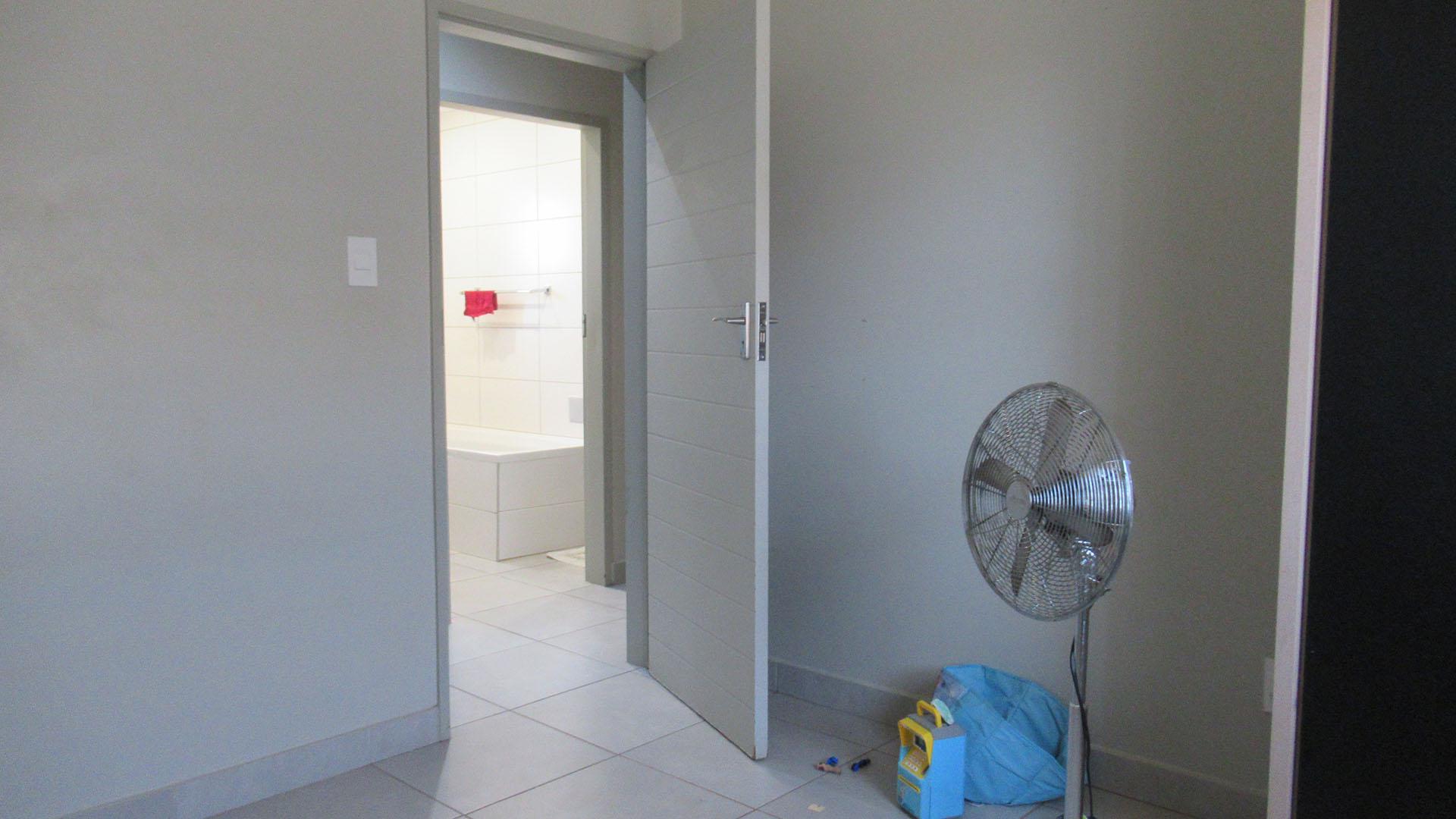 Bed Room 2 - 10 square meters of property in Cosmo City