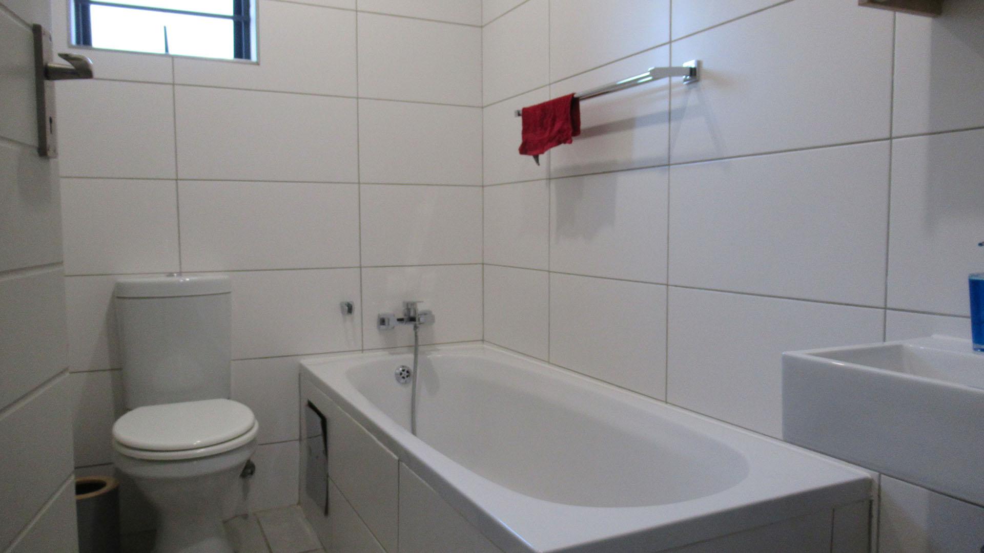 Bathroom 1 - 5 square meters of property in Cosmo City