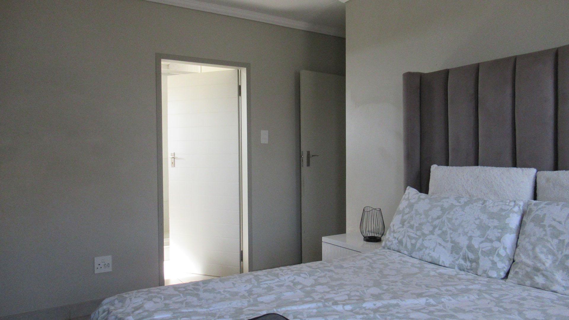 Main Bedroom - 16 square meters of property in Cosmo City