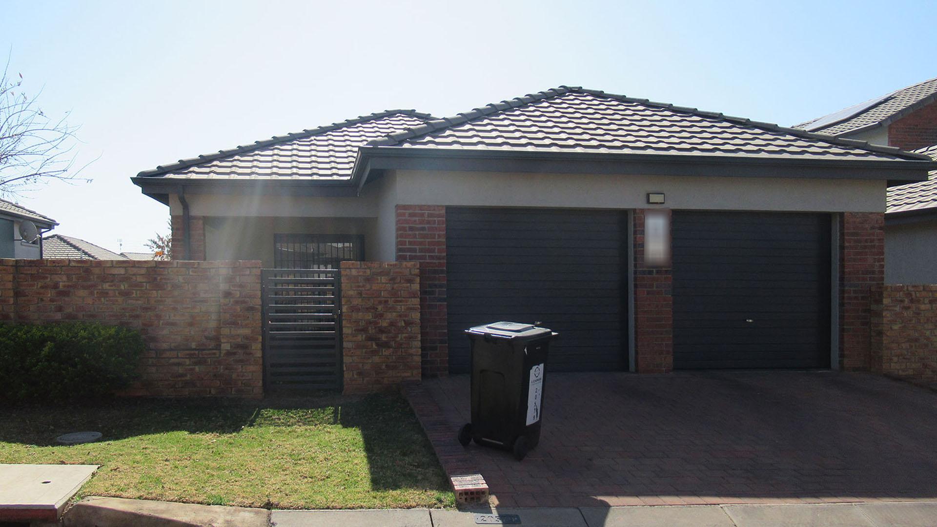 Front View of property in Cosmo City