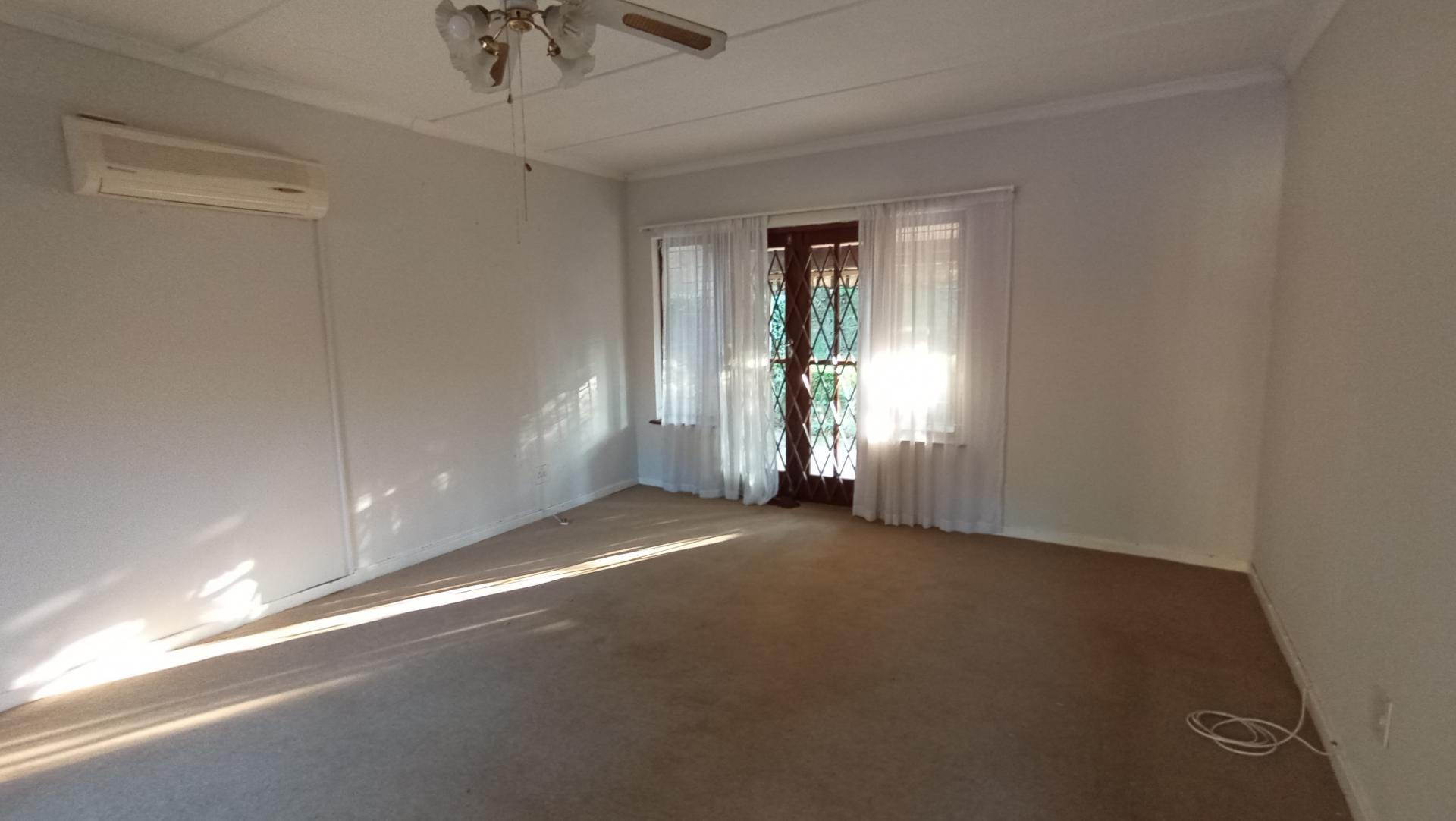 Lounges - 26 square meters of property in Chasedene