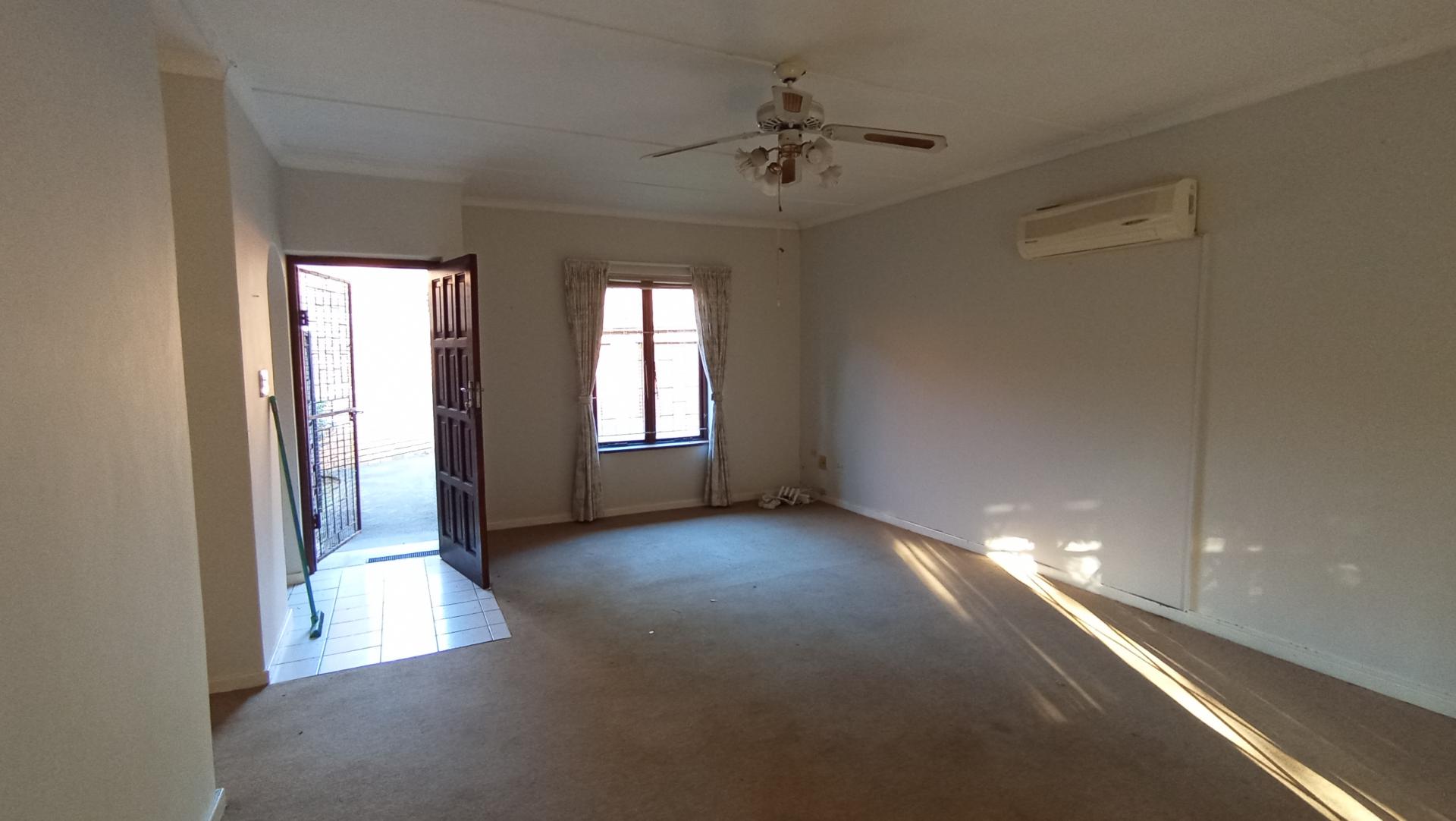 Lounges - 26 square meters of property in Chasedene