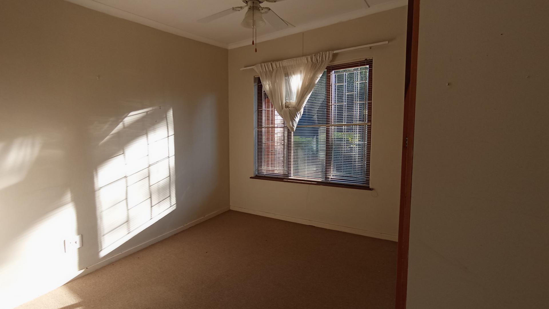Bed Room 1 - 10 square meters of property in Chasedene
