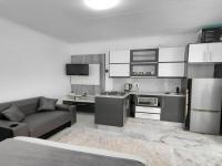  of property in Kloof 