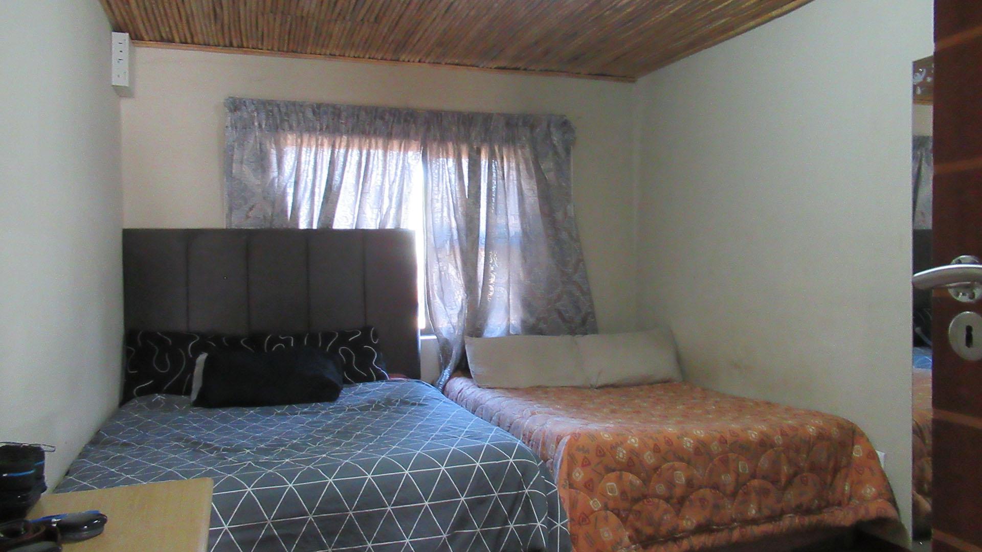 Bed Room 1 - 15 square meters of property in Drumblade AH