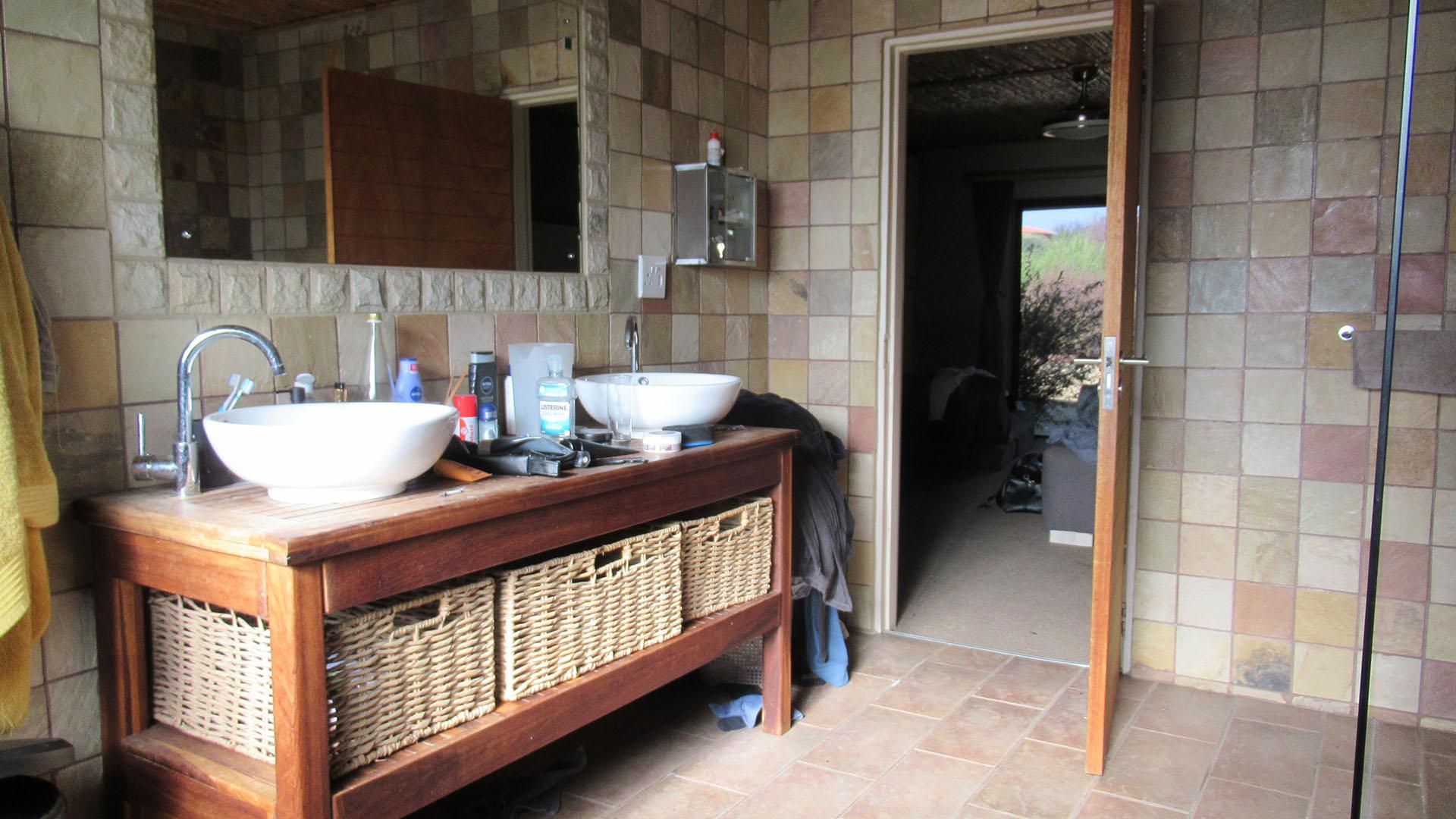 Main Bathroom - 13 square meters of property in Drumblade AH