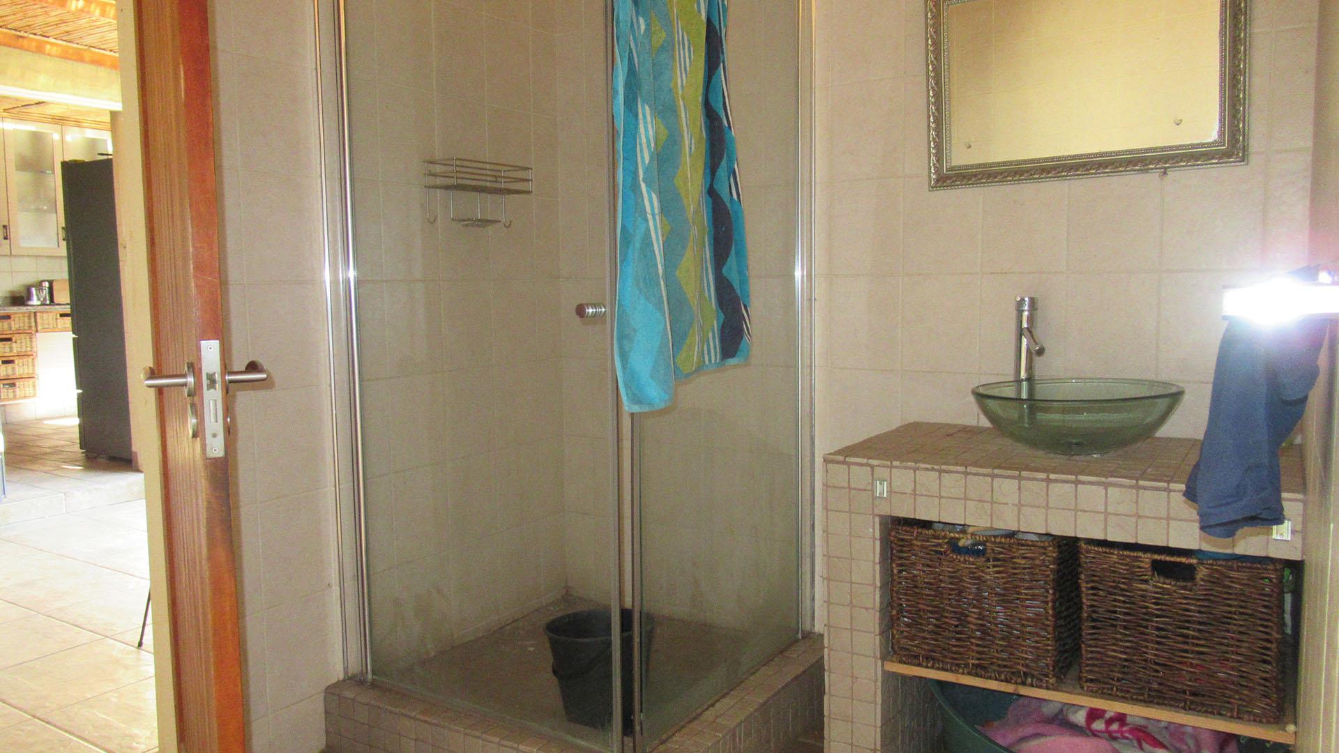 Bathroom 1 - 10 square meters of property in Drumblade AH
