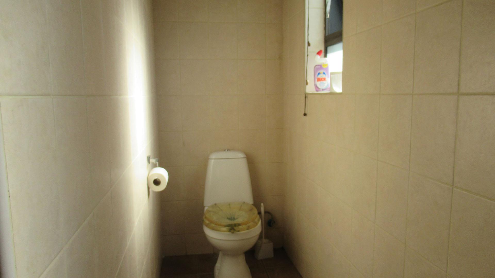 Bathroom 1 - 10 square meters of property in Drumblade AH