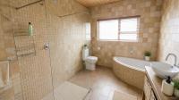 Bathroom 1 of property in Drumblade AH