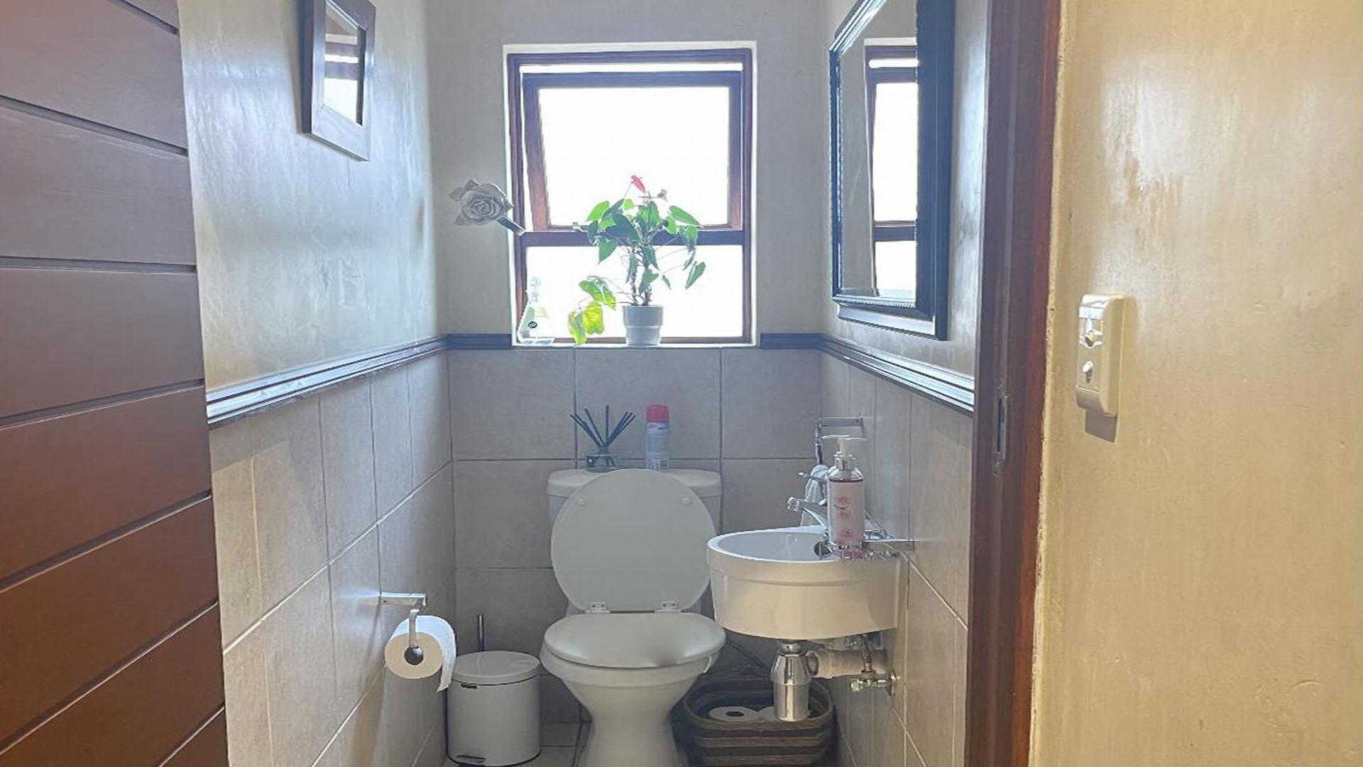 Bathroom 1 of property in Fourways