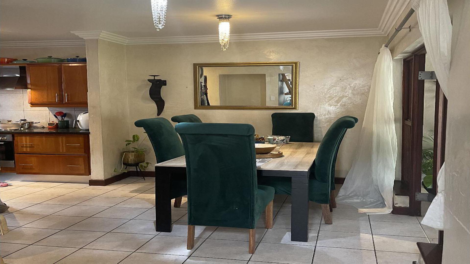 Dining Room of property in Fourways