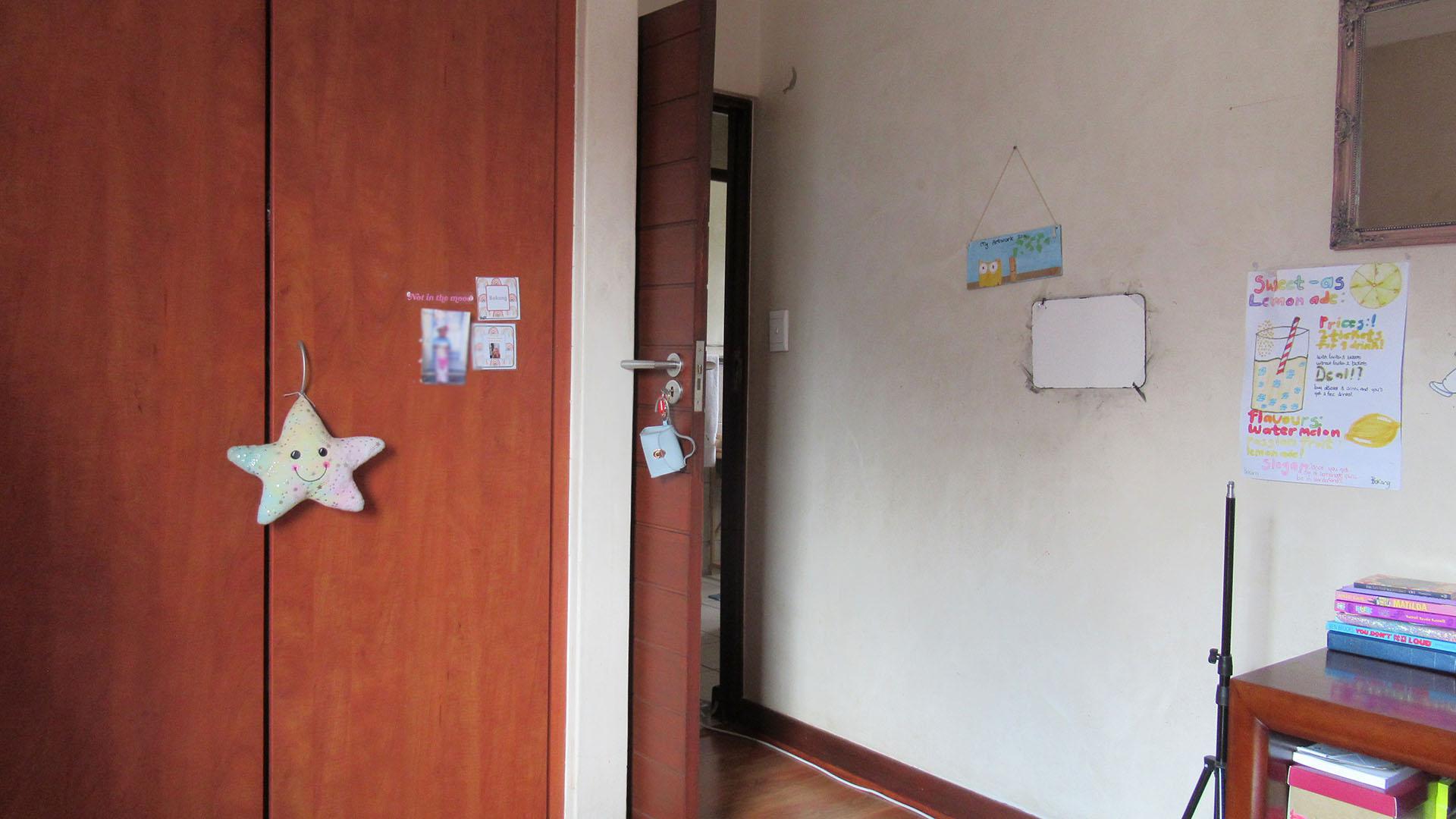 Bed Room 1 - 11 square meters of property in Fourways